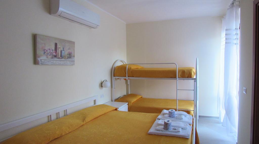 Hotel Santa Rosalia Marina di Camerota Habitación foto